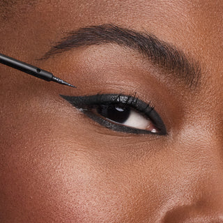 Gallery | BEB Sparkling Liquid Eyeliner | Dominique (Black Silver Shimmer)
