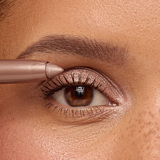 Pili Eye Close-Up